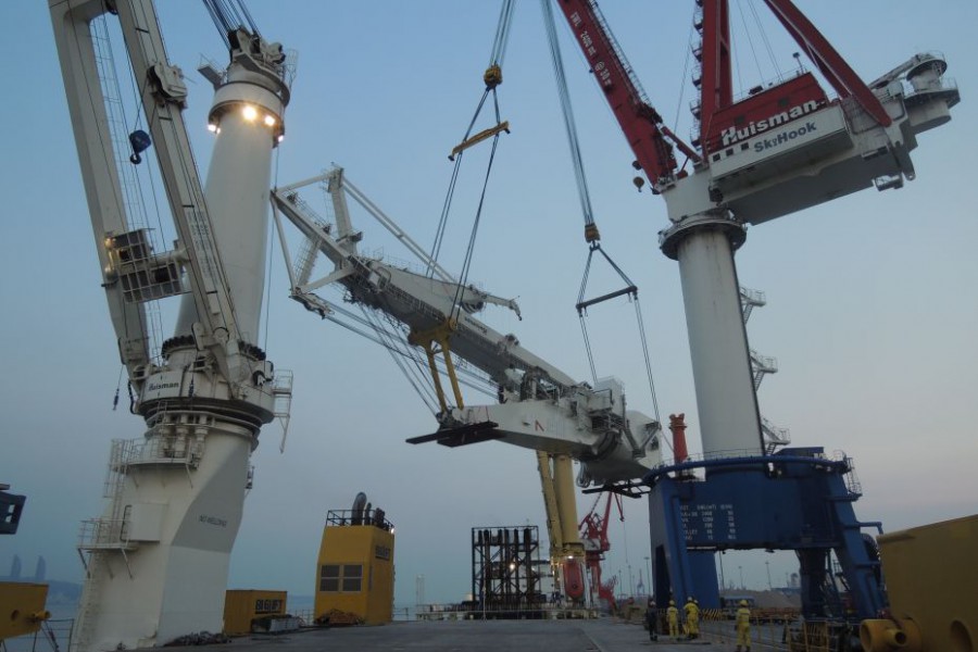 73 M HYBRID BOOM CRANE